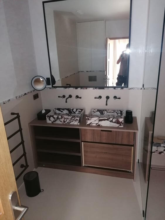 Meuble double vasque à poser en marbre